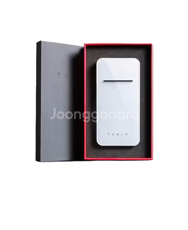 테슬라 무선 휴대용 충전기 분석: 5000mAh 용량과 10만 원대 프리미엄 가치 평가